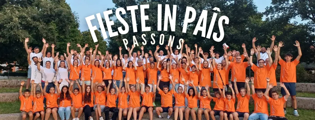 Foto di gruppo dello staff della Fieste in Paîs